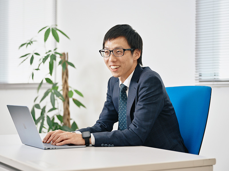 先輩社員インタビュー