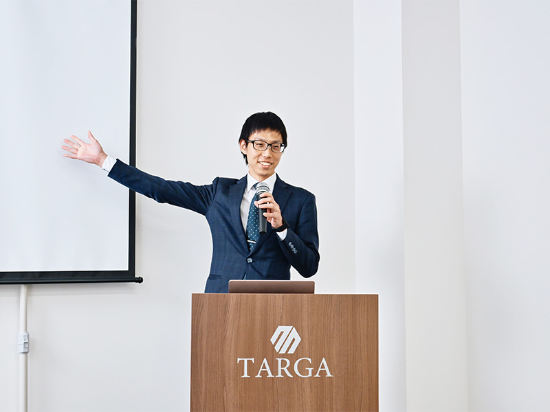 先輩社員インタビュー