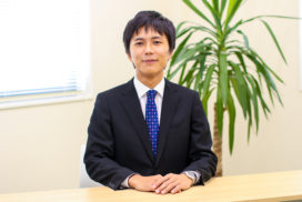 業務二課 向坂 隼人(こうさか はやと 業務二課 向坂 隼人(こうさか はやと